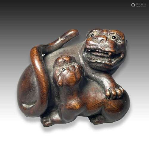 A WOOD NETSUKE OF A TIGER & A CUB, MEIJI PERIOD