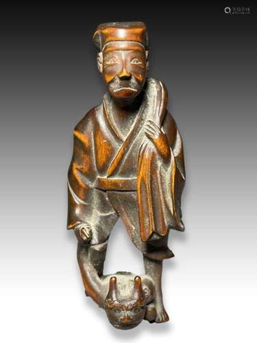 A WOOD NETSUKE OF A MAN CATCHING ONI, MEIJI PERIOD