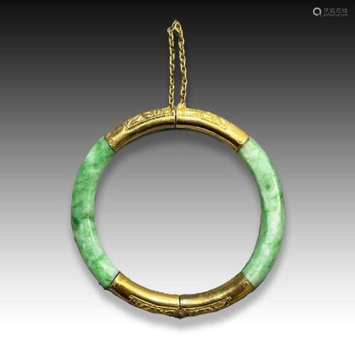 A JADE & GOLD BANGLE