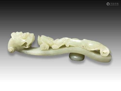 A CHINESE JADE BELT HOOK, QING DYNASTY (1644-1911)