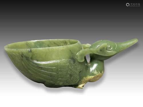 A CHINESE SPINACH JADE SWAN CUP, QING DYNASTY (1644-1911)