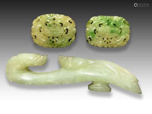 A PAIR OF SPINACH JADE PENDANTS & A JADE BELT HOOK, QING...