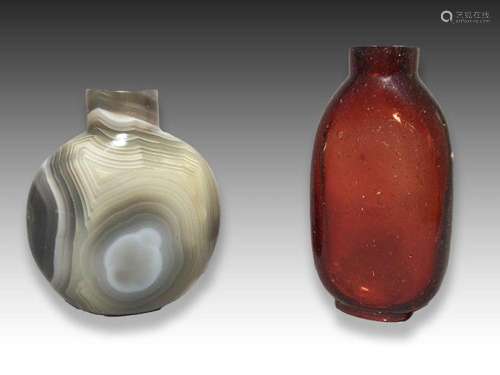 A CHINESE AGATE & RED GLASS SNUFF BOTTLE, QING DYNASTY (...