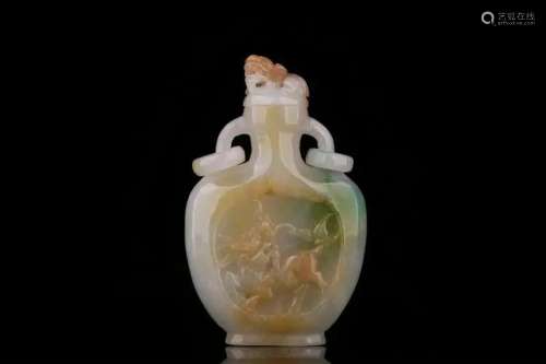 THREE-COLOR JADEITE CARVING OF SNUFF BOTTLE