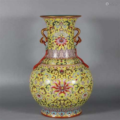 JAUNE GROUND FAMILLE ROSE INTERLOCKING FLOWER VASE