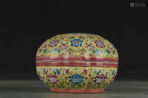 JAUNE GROUND FAMILLE ROSE FLORAL TRINKET BOX