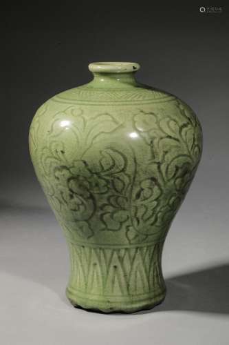 Vase Meiping en épaisse porcelaine du Longquan moulé sous co...