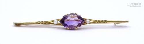 GOLDBROSCHE MIT AMETHYST UND ZWEI PERLCHEN, GG 0.585