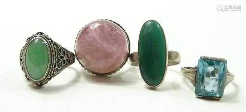 4 SILBER RINGE MIT MALACHIT,JADE,ROSENQUARZ UND FARBSTEIN, Z...