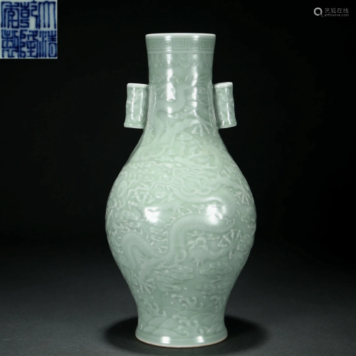A Chinese Celadon Glazed Vase Qing Dyn.