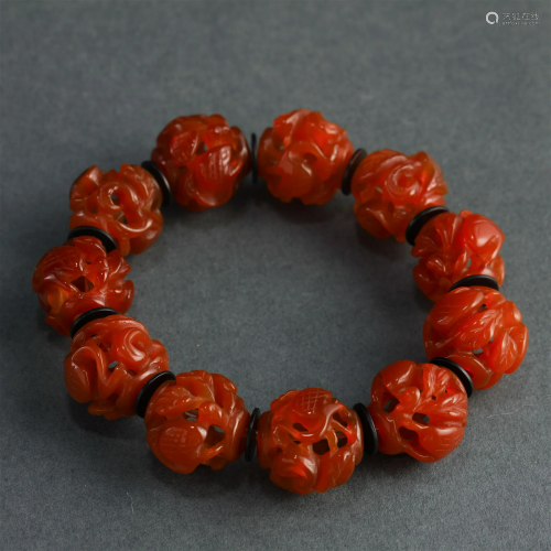 A Chinese Agate Bracelet Qing Dyn.