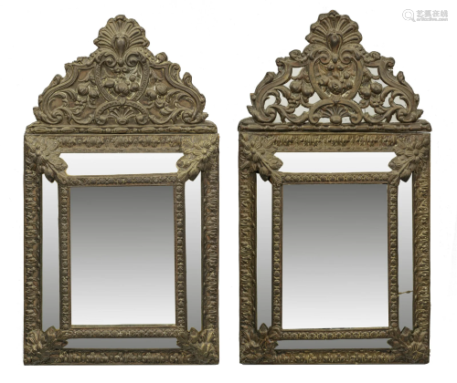 Zwei Spiegel im Barock-Stil