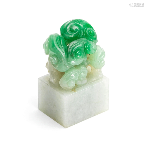 A SMALL JADEITE SEAL Early 20th century