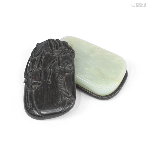 A PALE GREEN JADE INKSTONE 19th century (3)