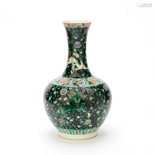 A FAMILLE VERTE 'DRAGONS' BOTTLE VASE 19th century