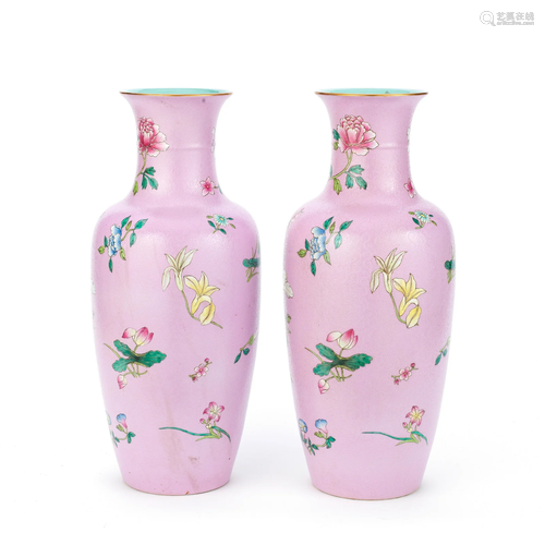 A PAIR OF PINK-GROUND FAMILLE ROSE SGRAFFIATO VASES Late Qin...