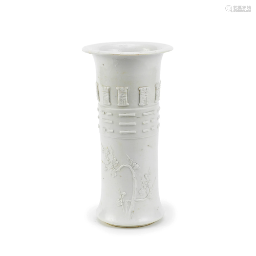 A DEHUA BEAKER VASE, GU 17th/18th century