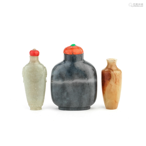 THREE JADE SNUFF BOTTLES 19th century (5)