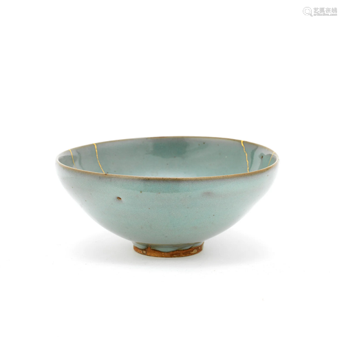 A JUNYAO SKY BLUE GLAZED DEEP BOWL Song Dynasty (2)