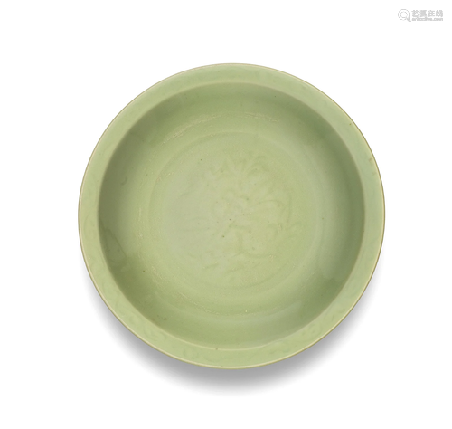 A LARGE LONGQUAN CELADON GLAZED DISH 15th century