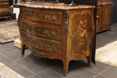 Antieke Franse commode in Louis XV-stijl gerealiseerd in mar...