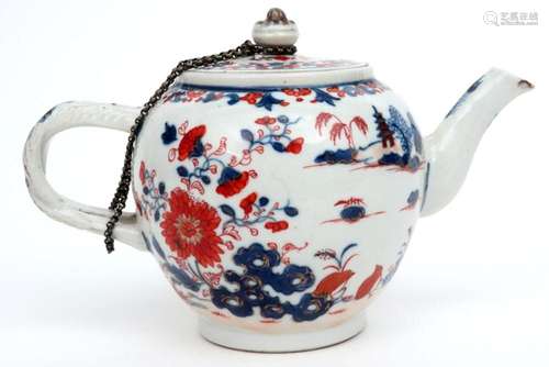 Achttiende eeuwse Chinese theepot in porselein met Imari-dec...