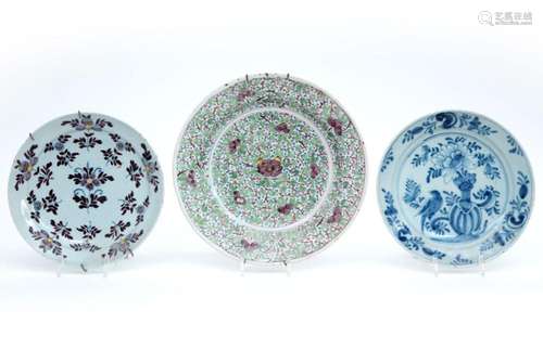 Lot (3) antieke faïence uit Delft en Brussel three antique c...