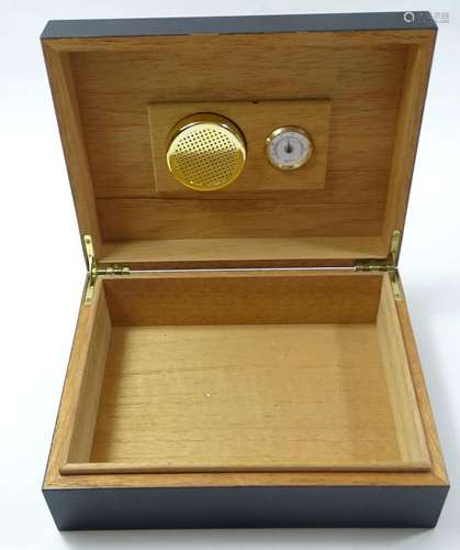 HUMIDOR, 18 X 24 X 8,5 CM