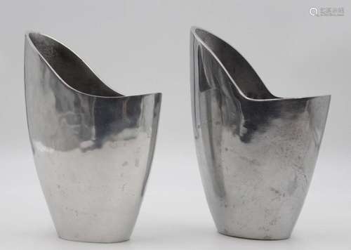 PAAR DESIGN-VASE, SIGNIERT ANNE EFVERLUND, 70ER JAHRE, ALUMI...