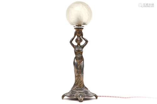 Art Nouveau-lamp met voet in de vorm van een vrouwelijke kar...