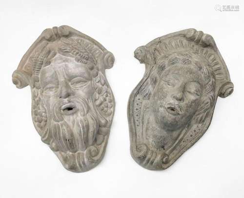 Deux mascarons, XXe s Figurant une tête de bacchus et une tê...