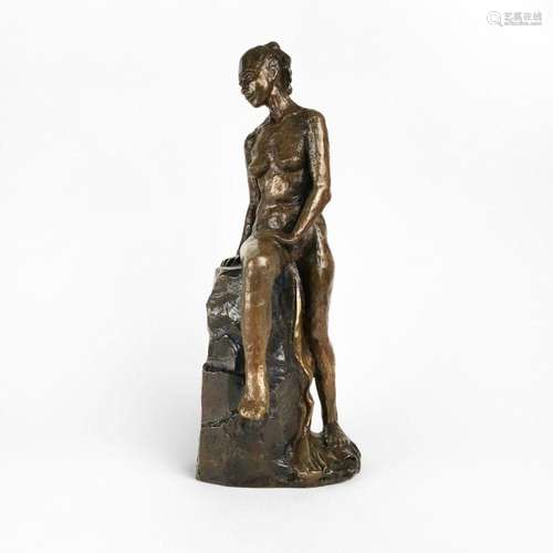 Ecole XXe s Femme nue assise, bronze patiné, signature illis...