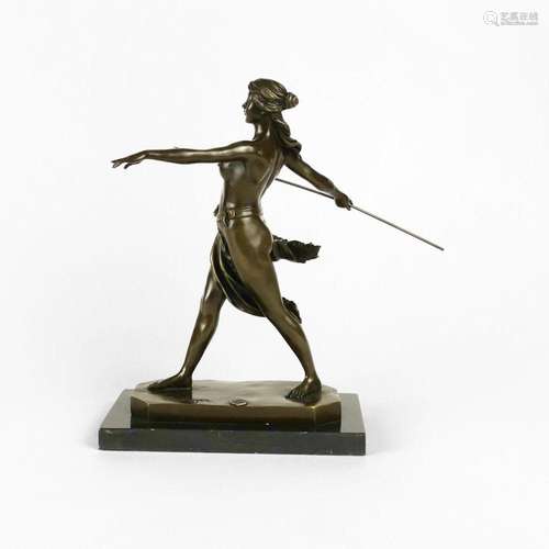 Ecole XXIe s Jeune chasseuse, bronze patiné, H 29 cm