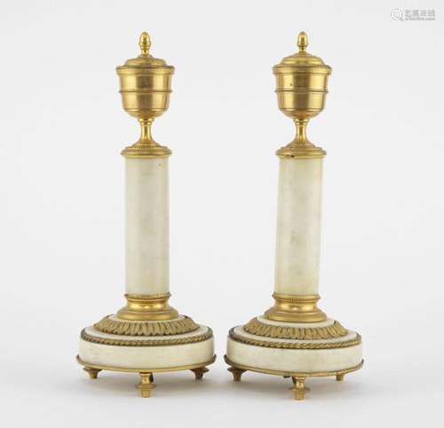 Paire de bougeoirs cassolettes d'époque Louis XVI Marbre...