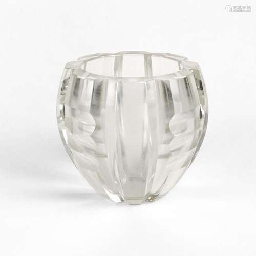 Vase signé Daum Nancy France Cristal taillé, H 13 cm