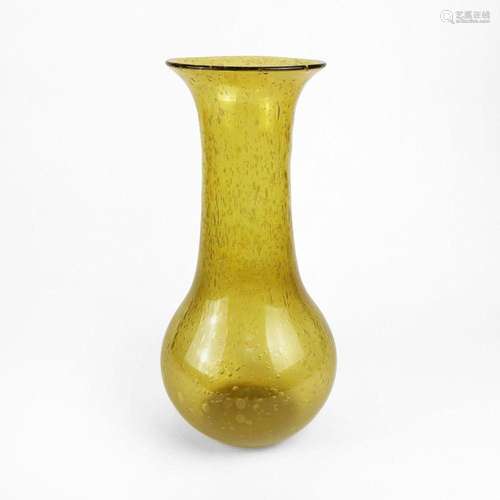 Vase bullé signé Biot Verre jaune, H 36 cm