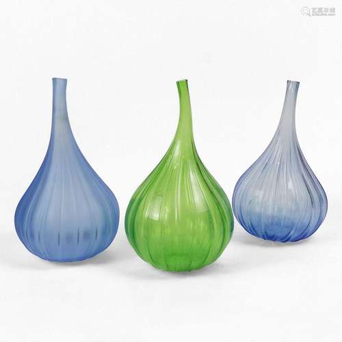 Trois vases "Drops", Salviati, Murano Verre bleu, ...