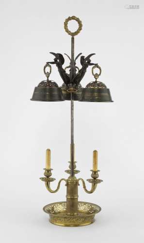 Lampe bouillotte à décor de victoires, d'époque Louis XV...