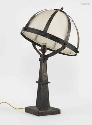 Lampe d'époque Art déco Fer martellé, H 70 cm