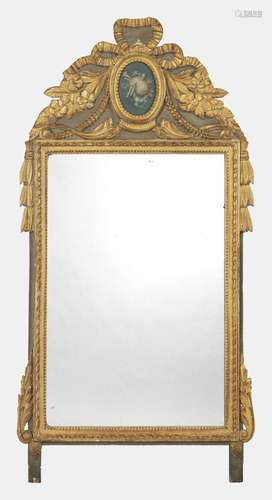 Miroir à fronton, époque XVIIIe s Bois doré, sculpté, 128x65...