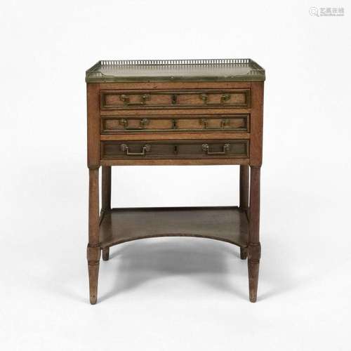 Petite commode à trois tiroirs d'époque néoclassique Noy...