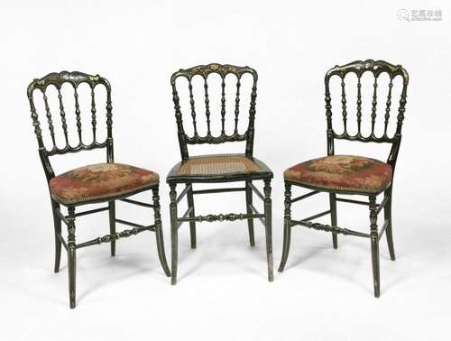 Trois chaises d'époque Napoléon III Bois noirci et incru...