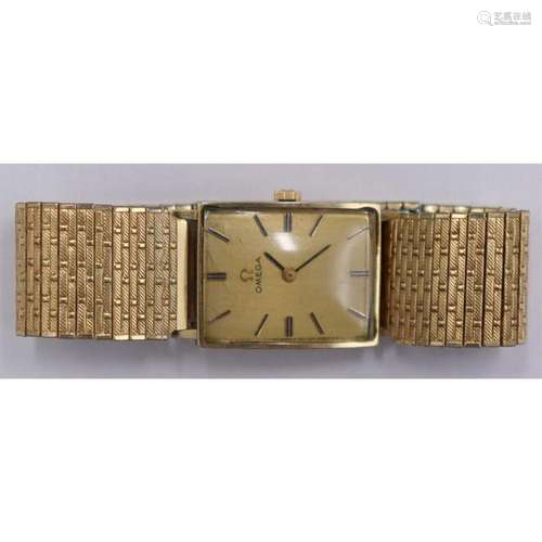 JEWELRY. Vintage Men's Omega 14kt Gold Watch.