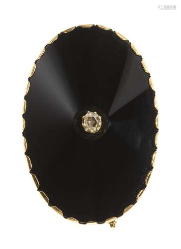 Broche ovale sertie d'un onyx centré d'un diamant ta...