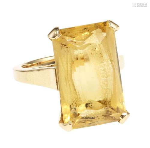 Bague sertie d'une citrine taille émeraude (env. 10 ct) ...