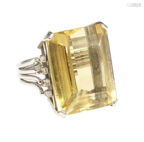 Bague sertie d'une citrine taille émeraude (env. 30 ct) ...