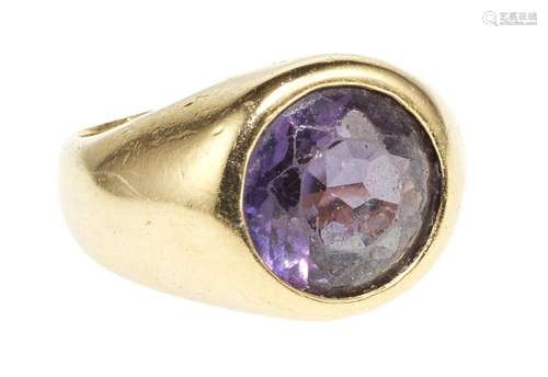 Bague sertie d'un saphir violet synthétique taille brill...