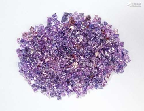 Lot de saphirs roses et violets sur papier Total 57,76 ct, t...