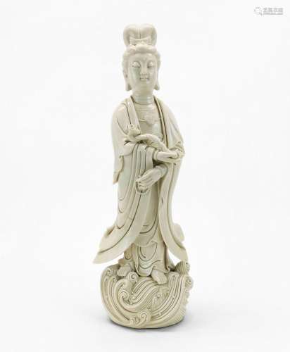 Guanyin, Chine, XXe s Porcelaine blanc de Chine, H 55 cm