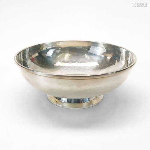 Coupe ronde Jezler, argent, D 21 cm, 480 g. Provenance: chât...